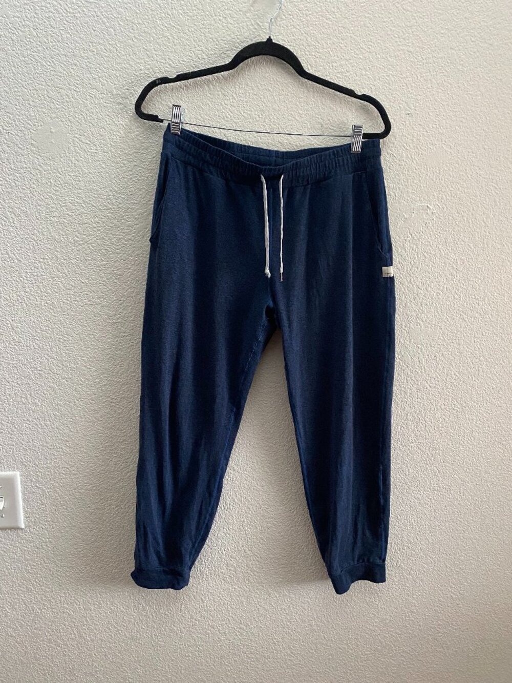 Vuori Performance Jogger Sweatpants Pants Dark Blue Size Large 24.5 Inch Inseam